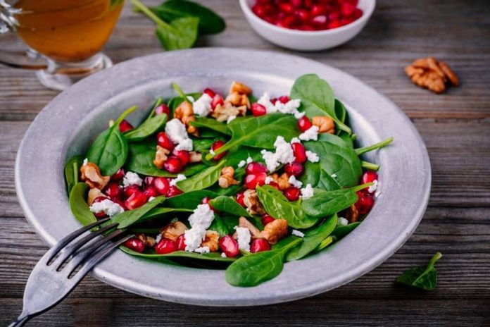 Green Salad with Pomegranate Vinaigrette and Goat Cheese Garnish Green Salad with Pomegranate Vinaigrette and Goat Cheese Garnish
